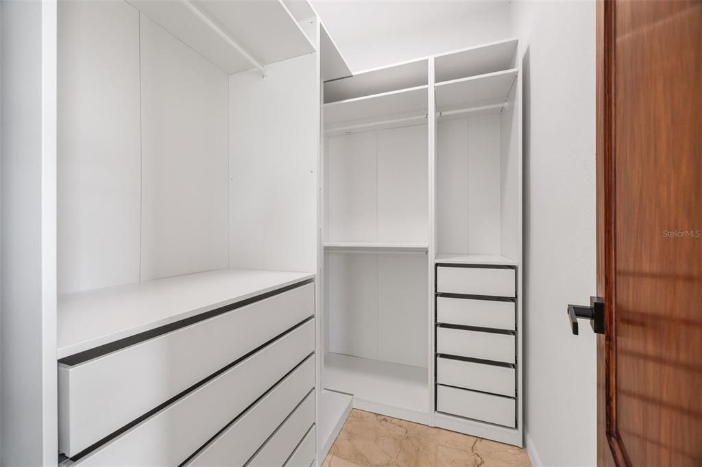 For Sale: $2,500,000 (4 beds, 4 baths, 5716 Square Feet)