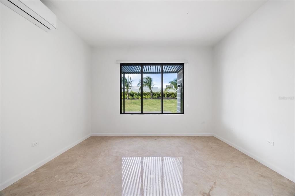 For Sale: $2,500,000 (4 beds, 4 baths, 5716 Square Feet)