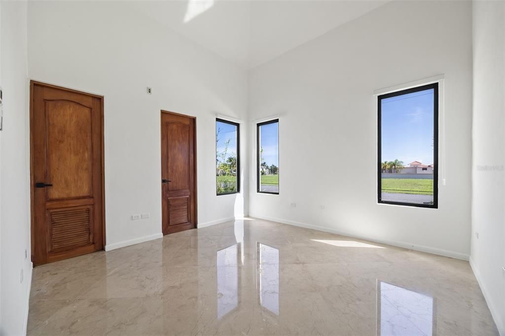 For Sale: $2,500,000 (4 beds, 4 baths, 5716 Square Feet)