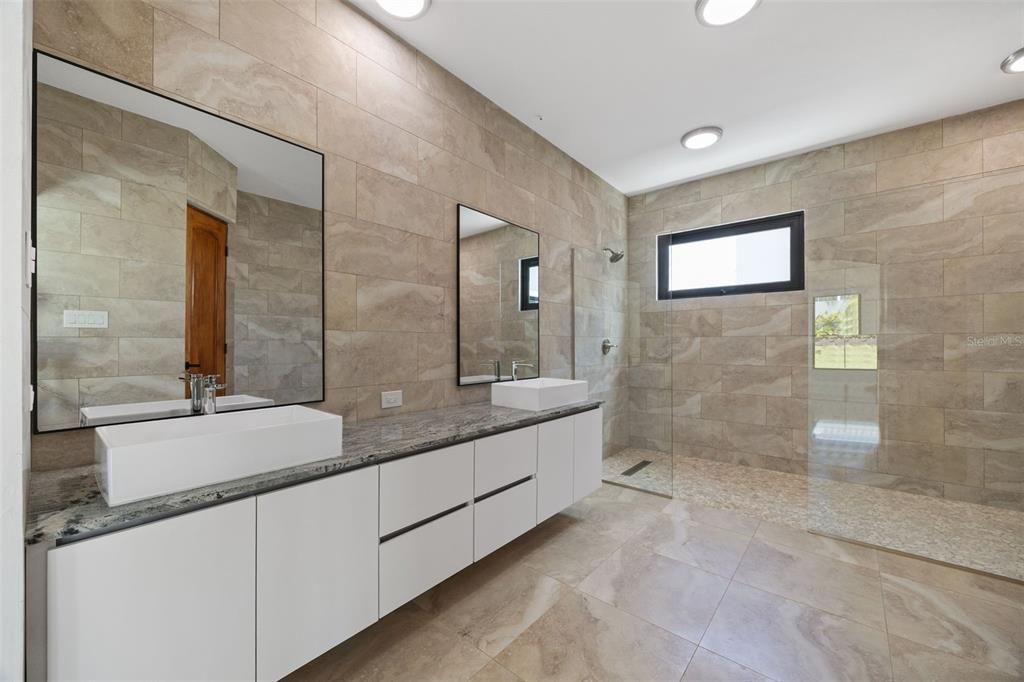 For Sale: $2,500,000 (4 beds, 4 baths, 5716 Square Feet)