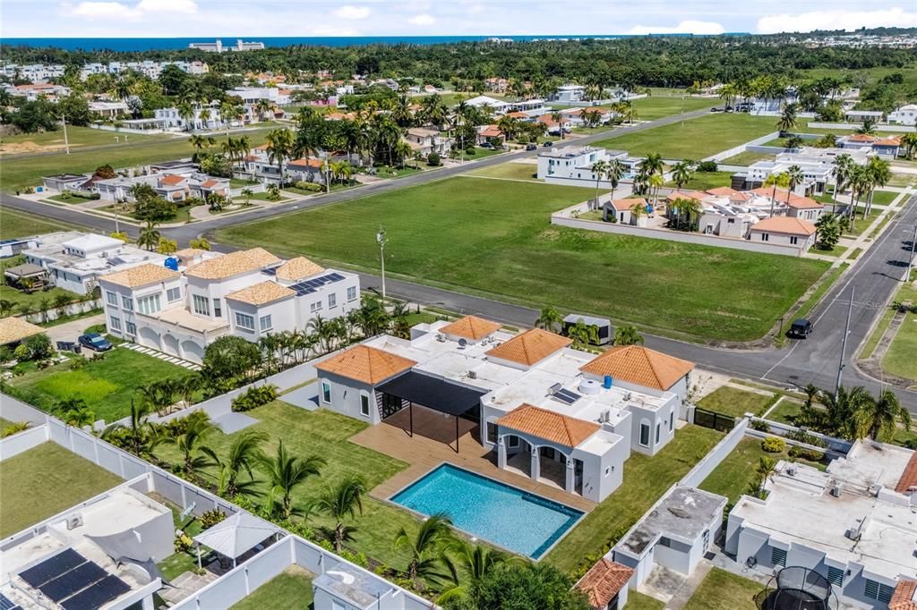 For Sale: $2,500,000 (4 beds, 4 baths, 5716 Square Feet)