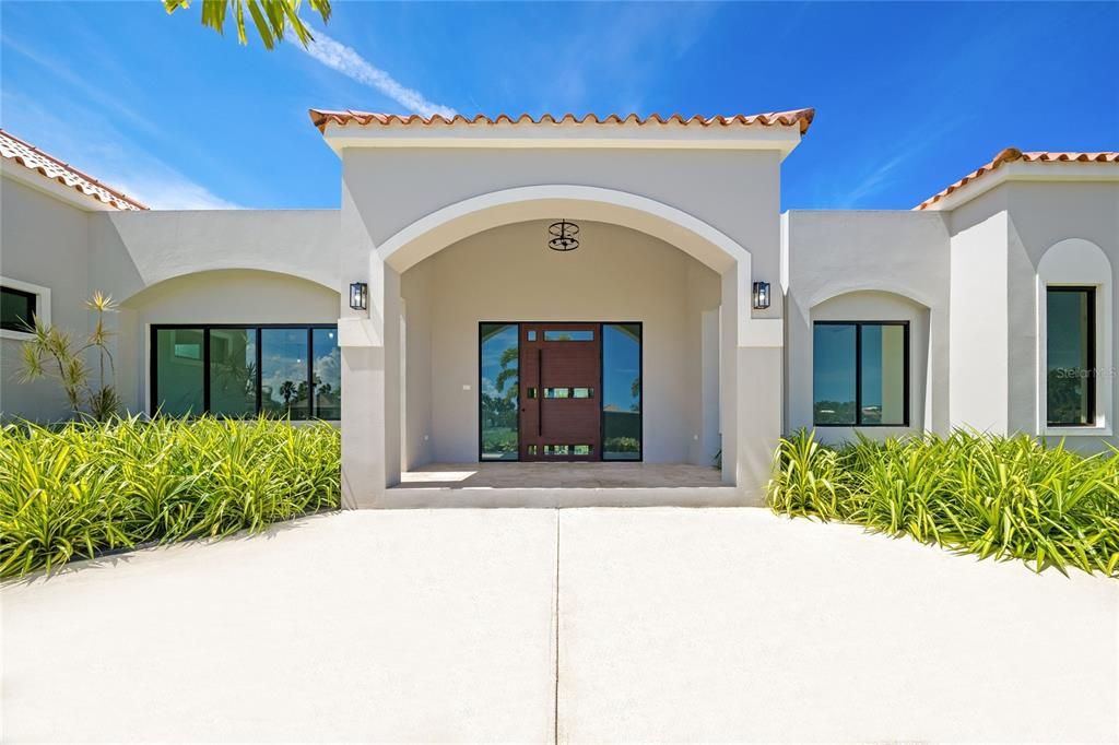 For Sale: $2,500,000 (4 beds, 4 baths, 5716 Square Feet)
