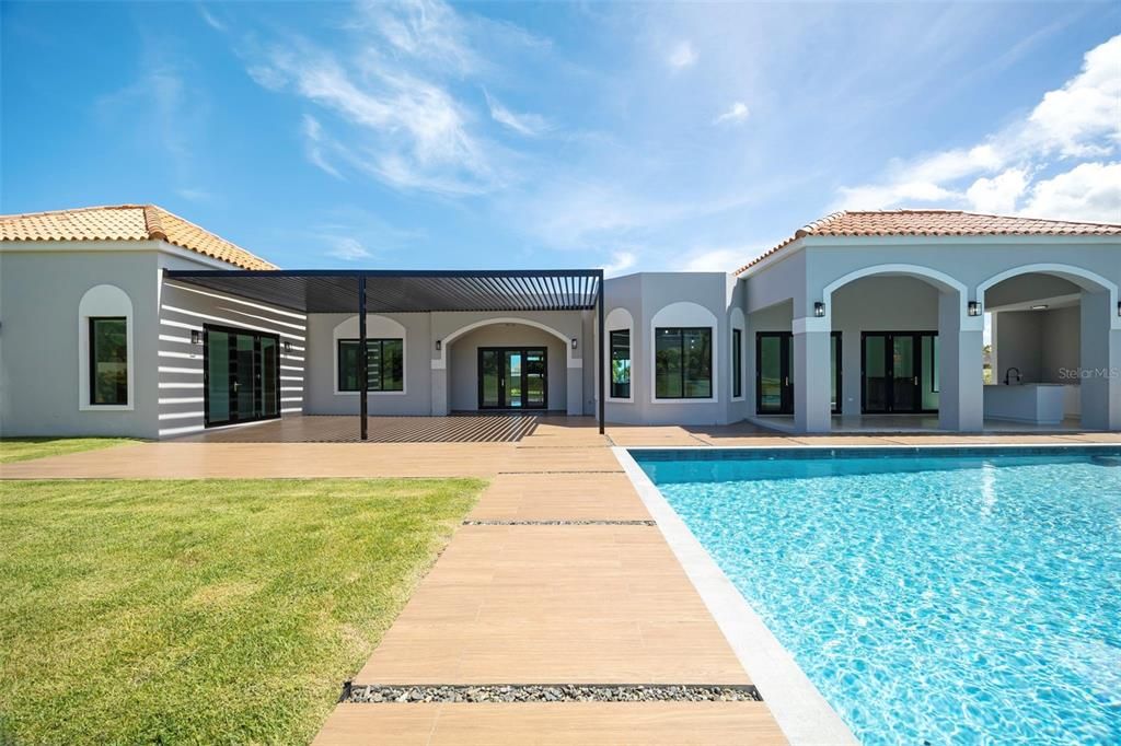 For Sale: $2,500,000 (4 beds, 4 baths, 5716 Square Feet)