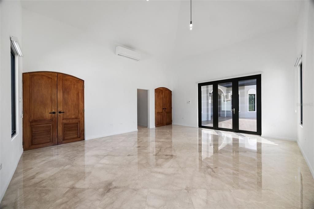 For Sale: $2,500,000 (4 beds, 4 baths, 5716 Square Feet)