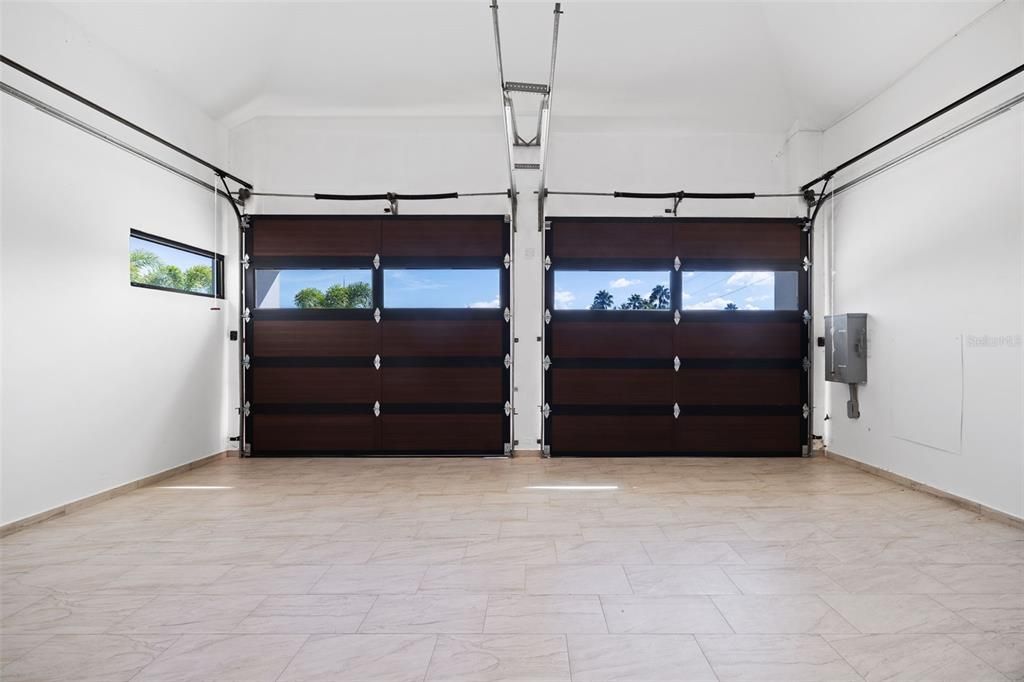 For Sale: $2,500,000 (4 beds, 4 baths, 5716 Square Feet)