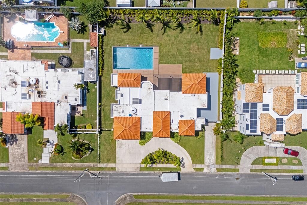 For Sale: $2,500,000 (4 beds, 4 baths, 5716 Square Feet)