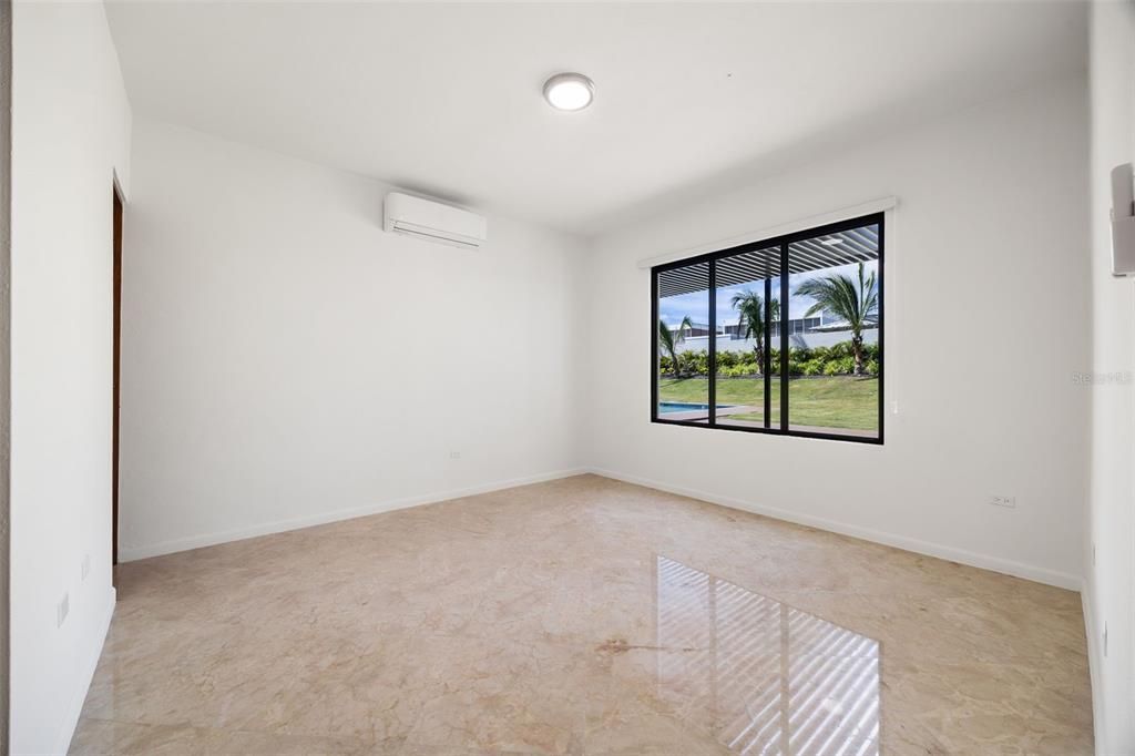 For Sale: $2,500,000 (4 beds, 4 baths, 5716 Square Feet)