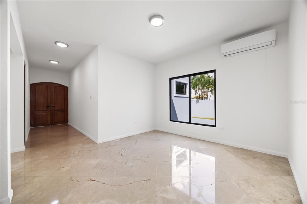 For Sale: $2,500,000 (4 beds, 4 baths, 5716 Square Feet)