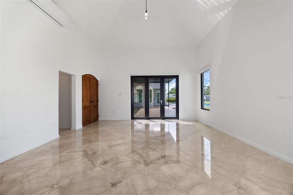 For Sale: $2,500,000 (4 beds, 4 baths, 5716 Square Feet)