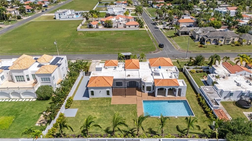 For Sale: $2,500,000 (4 beds, 4 baths, 5716 Square Feet)