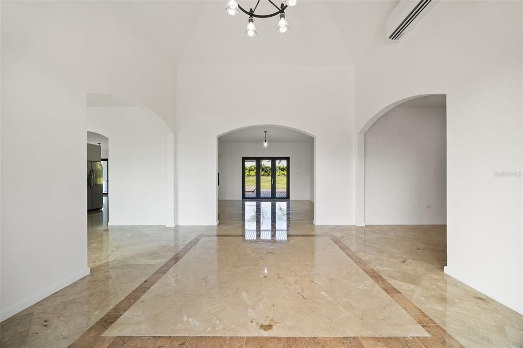 For Sale: $2,500,000 (4 beds, 4 baths, 5716 Square Feet)