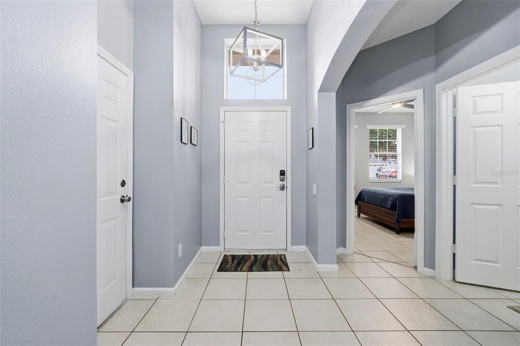 Под контрактом: $425,000 (4 спален, 3 ванн, 1834 Квадратных фут)