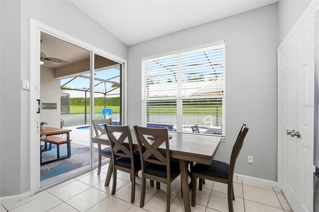 Под контрактом: $425,000 (4 спален, 3 ванн, 1834 Квадратных фут)