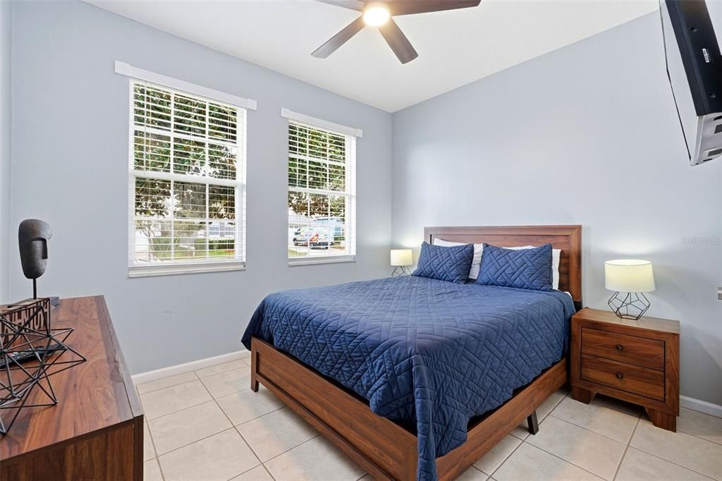 Под контрактом: $425,000 (4 спален, 3 ванн, 1834 Квадратных фут)