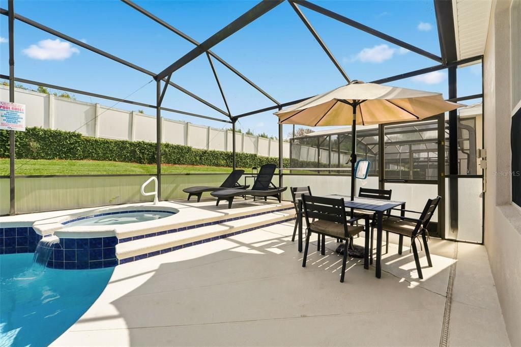 Под контрактом: $425,000 (4 спален, 3 ванн, 1834 Квадратных фут)