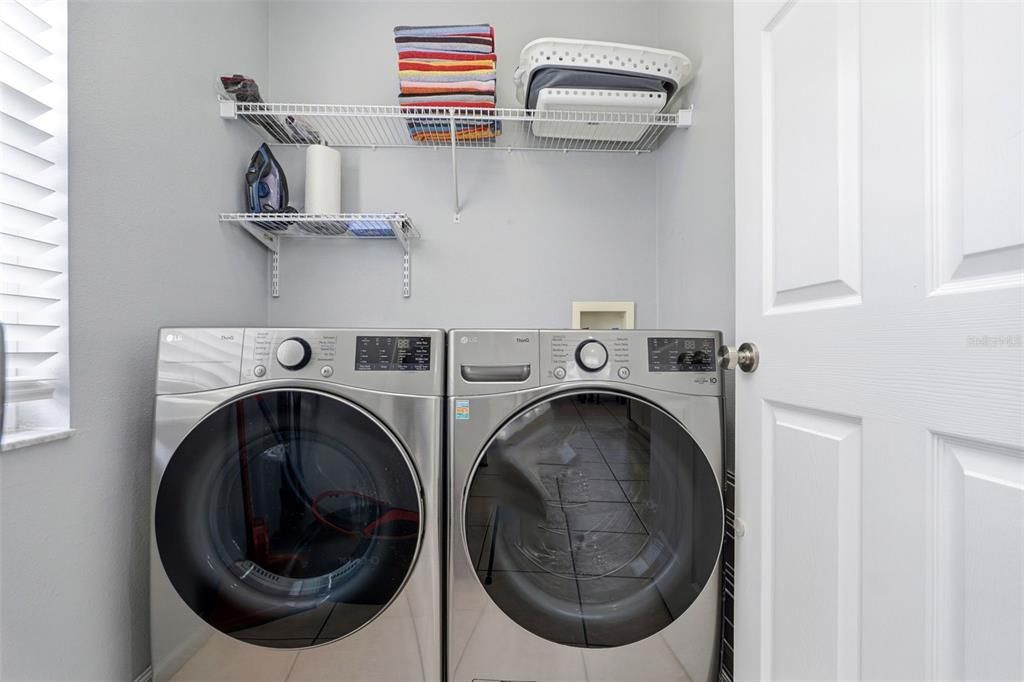 Под контрактом: $425,000 (4 спален, 3 ванн, 1834 Квадратных фут)