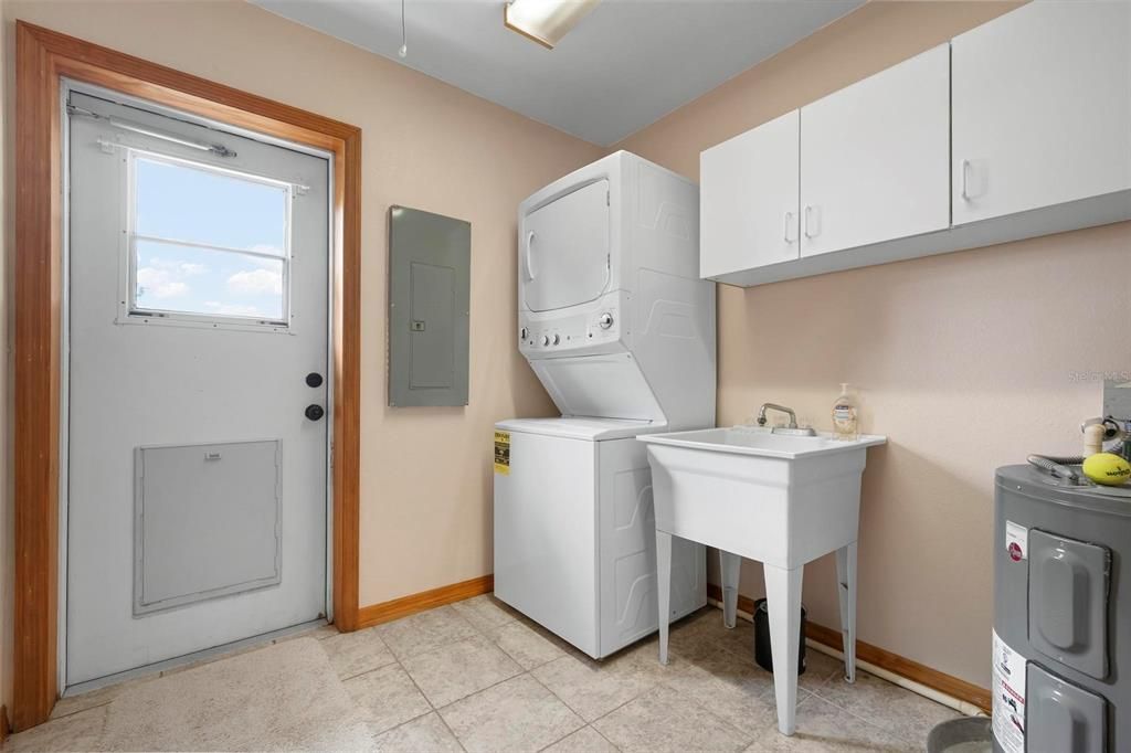 For Sale: $1,100,000 (5 beds, 3 baths, 2261 Square Feet)