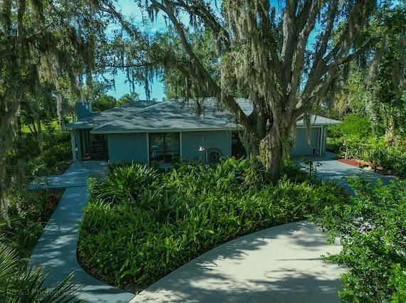 For Sale: $1,100,000 (5 beds, 3 baths, 2261 Square Feet)