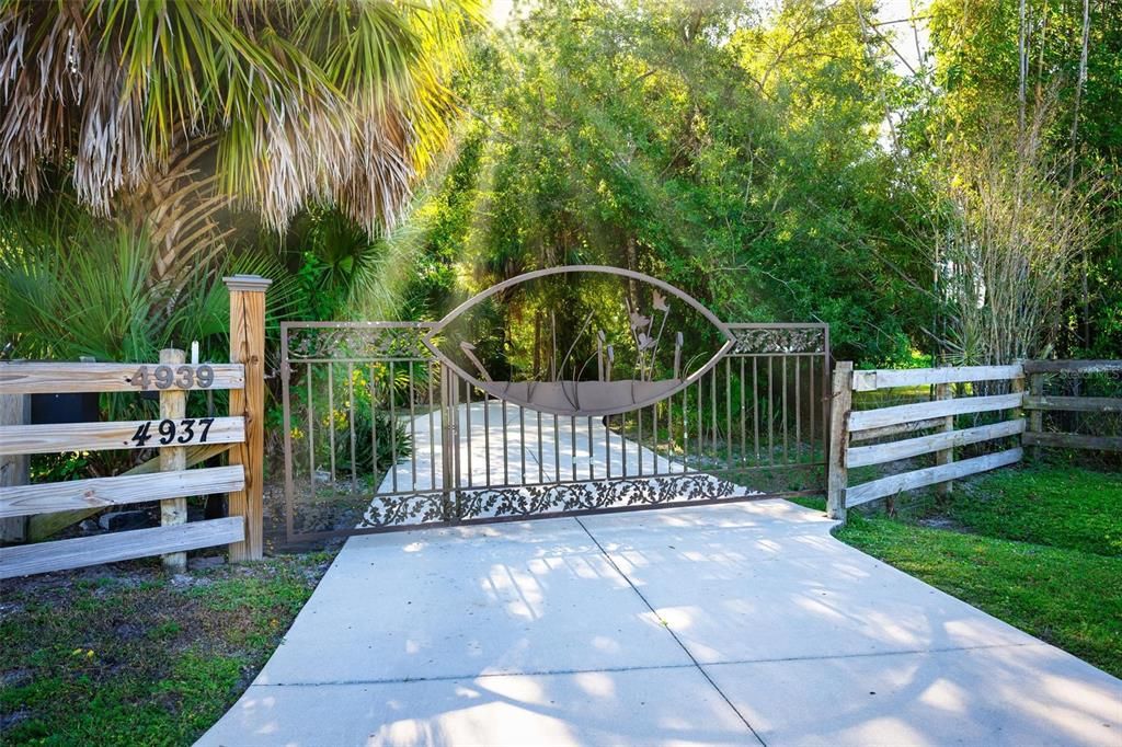 For Sale: $1,100,000 (5 beds, 3 baths, 2261 Square Feet)