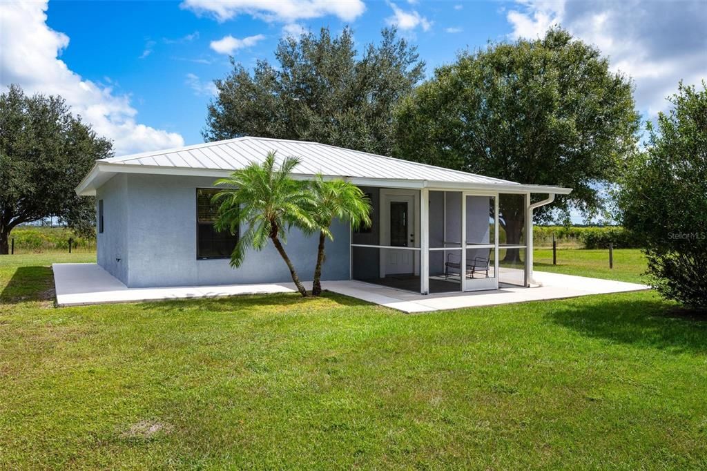 For Sale: $1,100,000 (5 beds, 3 baths, 2261 Square Feet)