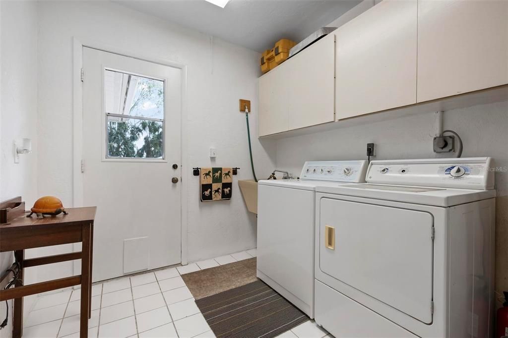 For Sale: $1,100,000 (5 beds, 3 baths, 2261 Square Feet)