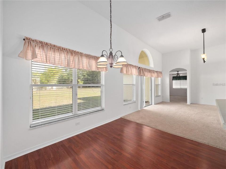 待售: $410,000 (3 贝兹, 2 浴室, 2406 平方英尺)