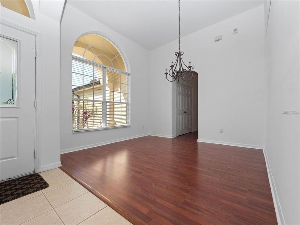 待售: $410,000 (3 贝兹, 2 浴室, 2406 平方英尺)