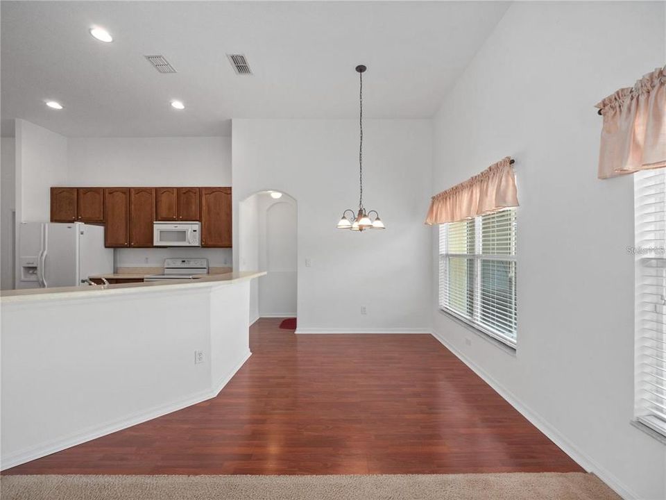 待售: $410,000 (3 贝兹, 2 浴室, 2406 平方英尺)