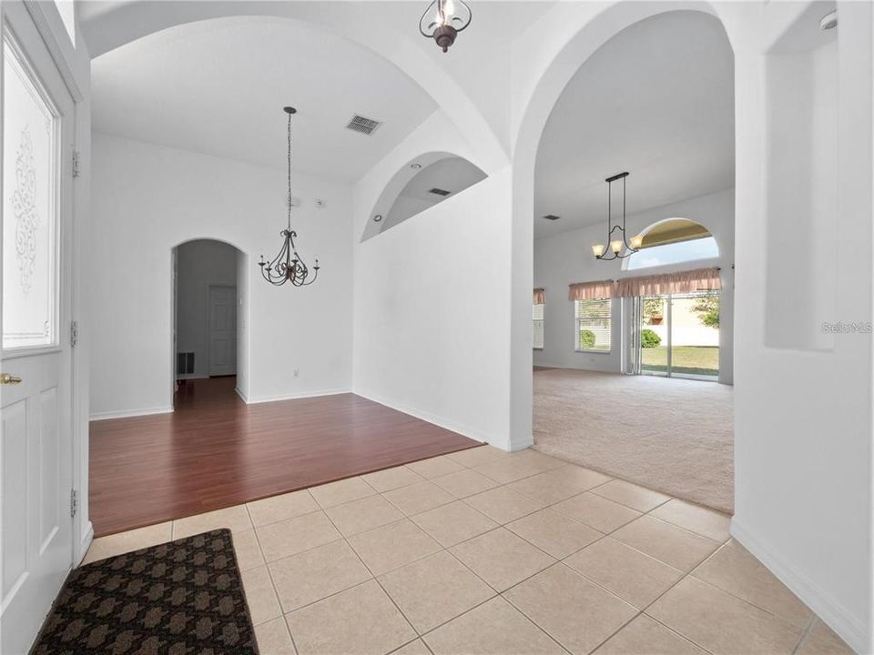 待售: $410,000 (3 贝兹, 2 浴室, 2406 平方英尺)