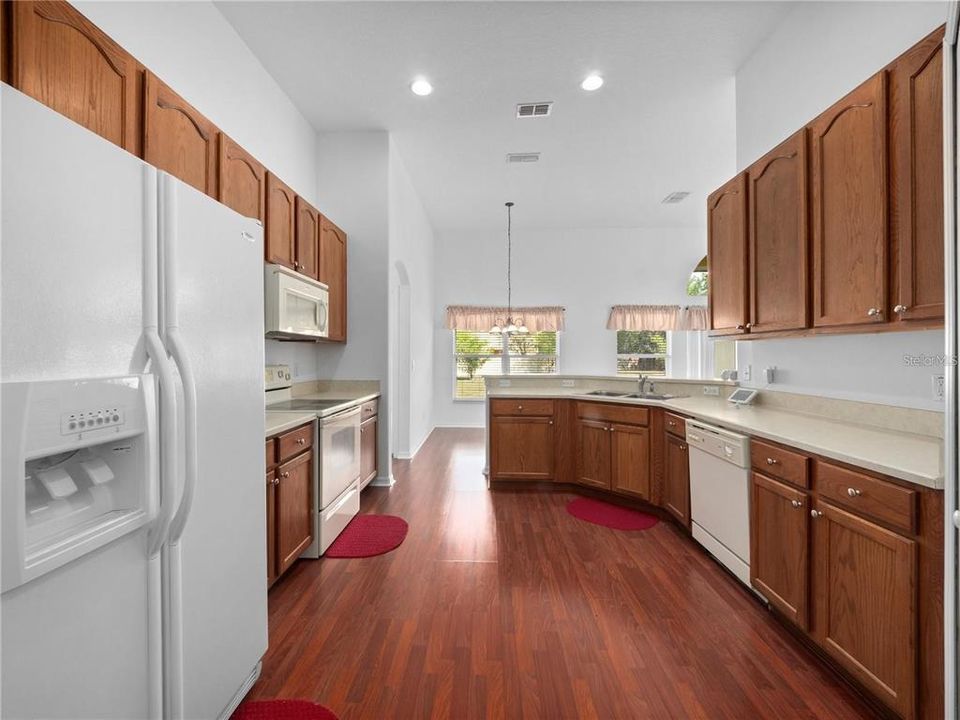 待售: $410,000 (3 贝兹, 2 浴室, 2406 平方英尺)