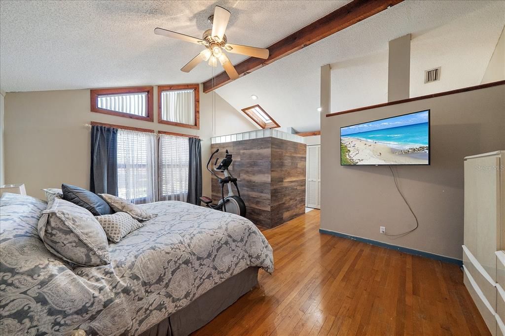 For Sale: $530,000 (4 beds, 2 baths, 2471 Square Feet)