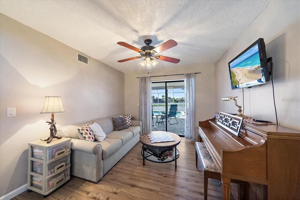 For Sale: $530,000 (4 beds, 2 baths, 2471 Square Feet)