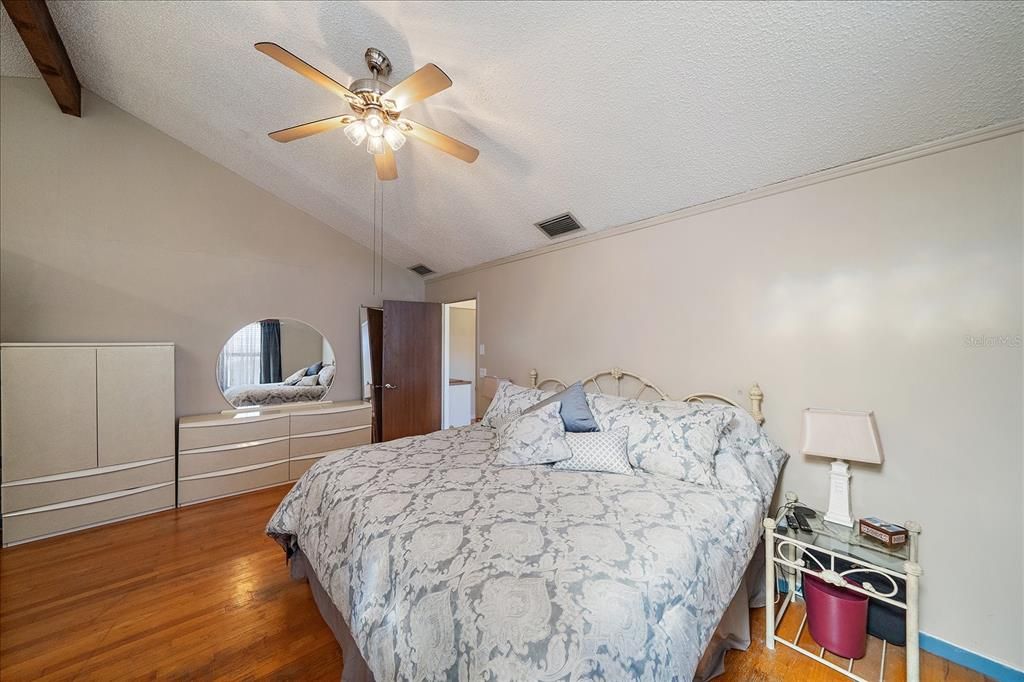 For Sale: $530,000 (4 beds, 2 baths, 2471 Square Feet)