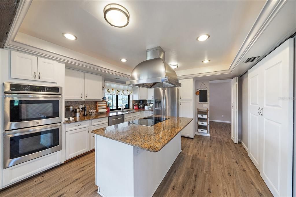 For Sale: $530,000 (4 beds, 2 baths, 2471 Square Feet)