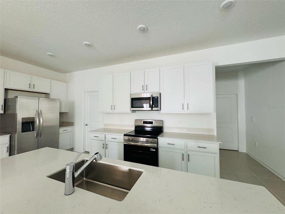 For Rent: $2,300 (3 beds, 2 baths, 1795 Square Feet)