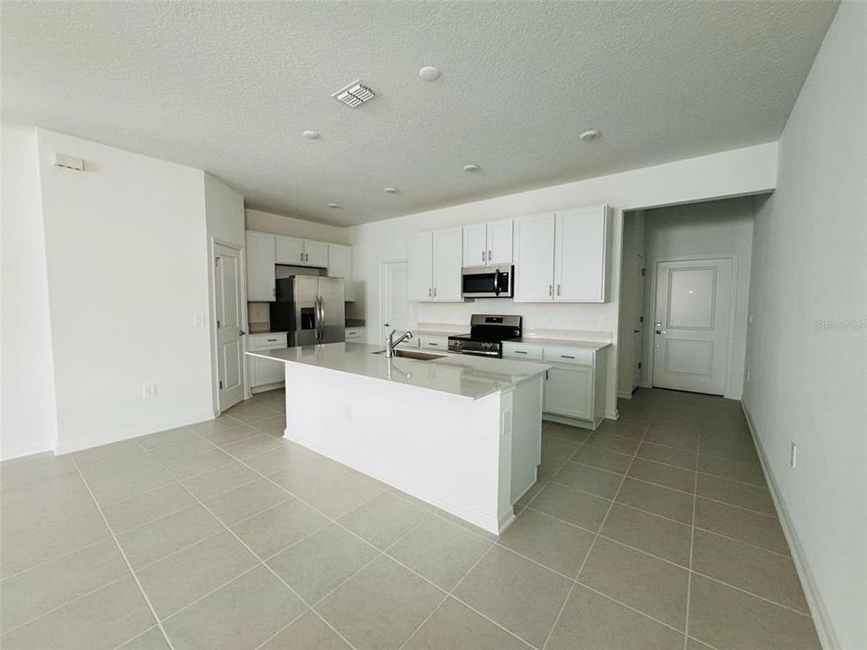 For Rent: $2,300 (3 beds, 2 baths, 1795 Square Feet)