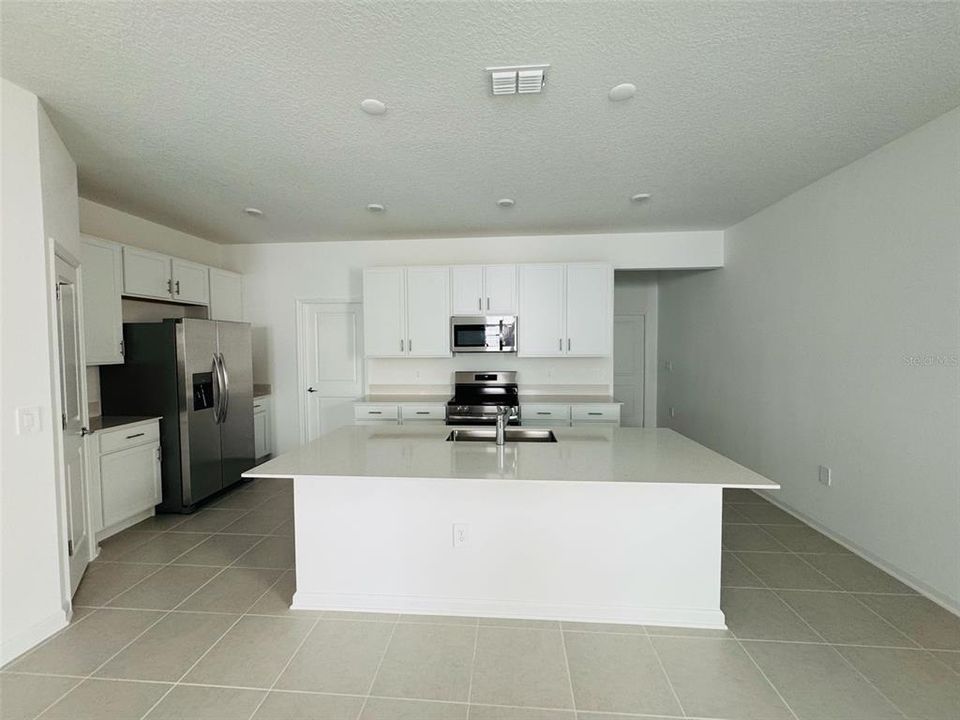 For Rent: $2,300 (3 beds, 2 baths, 1795 Square Feet)