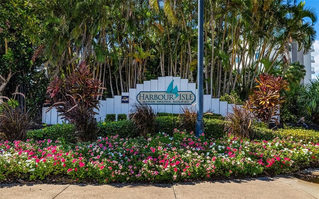 For Sale: $780,000 (3 beds, 2 baths, 1616 Square Feet)