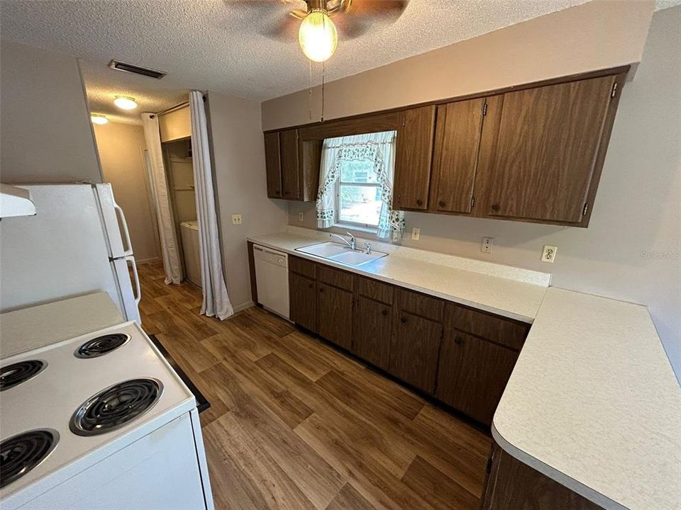 For Sale: $949,500 (0 beds, 0 baths, 3239 Square Feet)