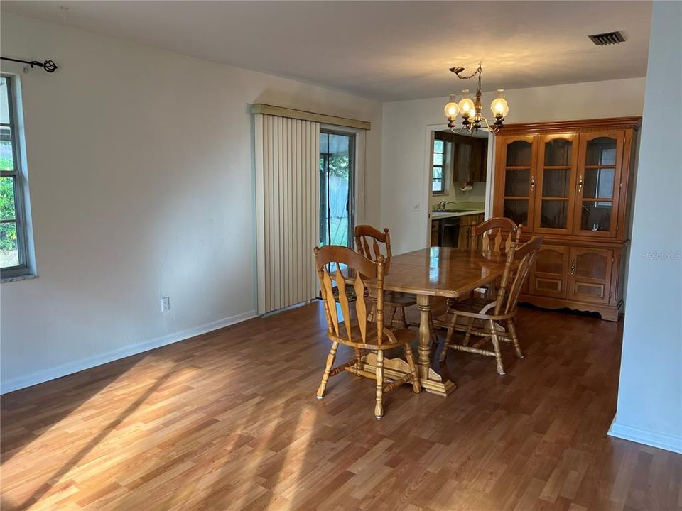 待售: $327,000 (3 贝兹, 2 浴室, 1702 平方英尺)