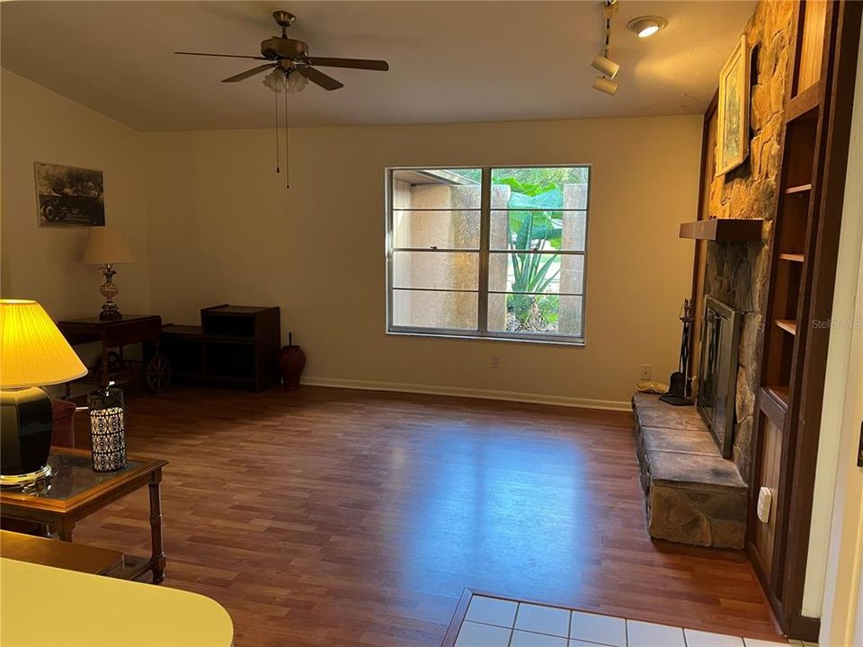 待售: $327,000 (3 贝兹, 2 浴室, 1702 平方英尺)