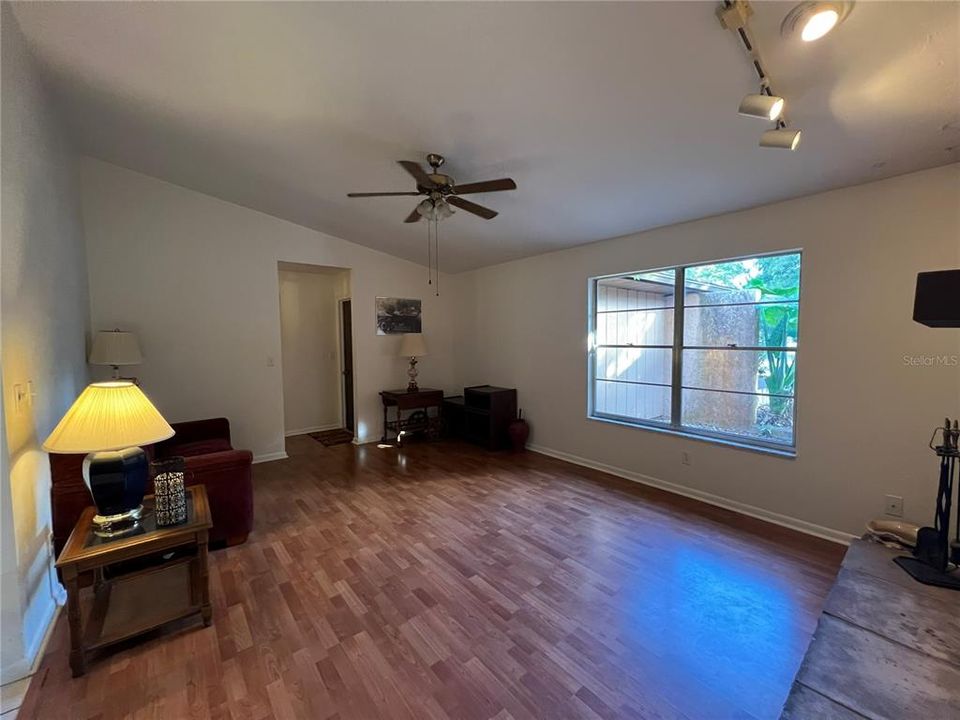 待售: $327,000 (3 贝兹, 2 浴室, 1702 平方英尺)