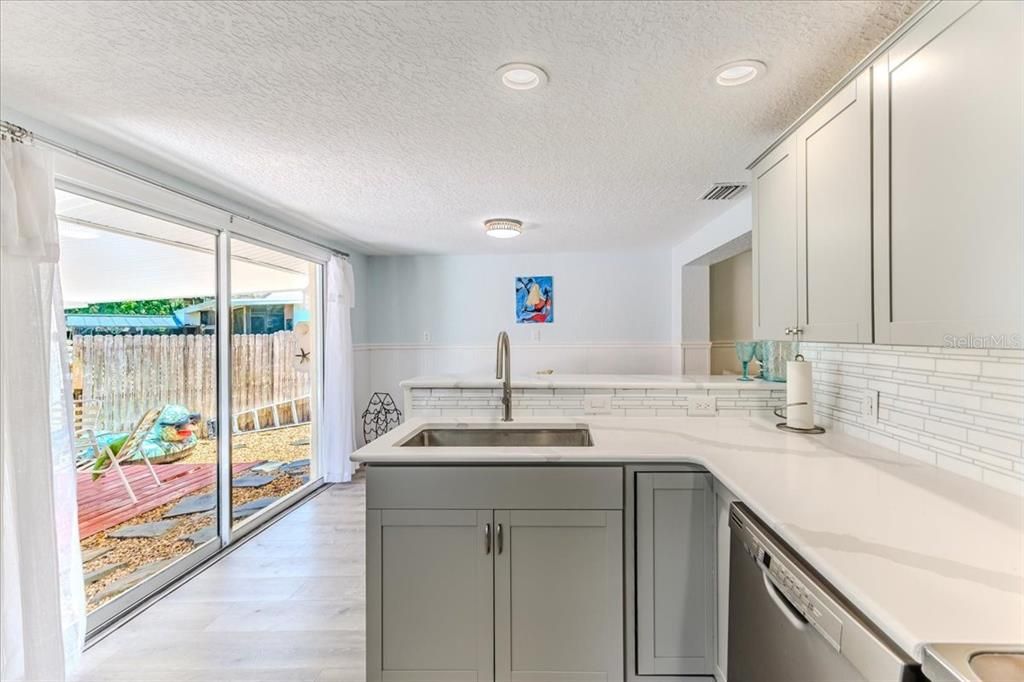 На продажу: $679,900 (4 спален, 3 ванн, 1728 Квадратных фут)