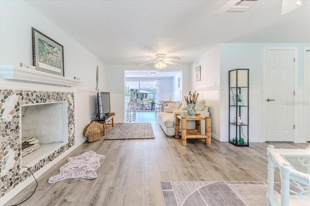 На продажу: $679,900 (4 спален, 3 ванн, 1728 Квадратных фут)