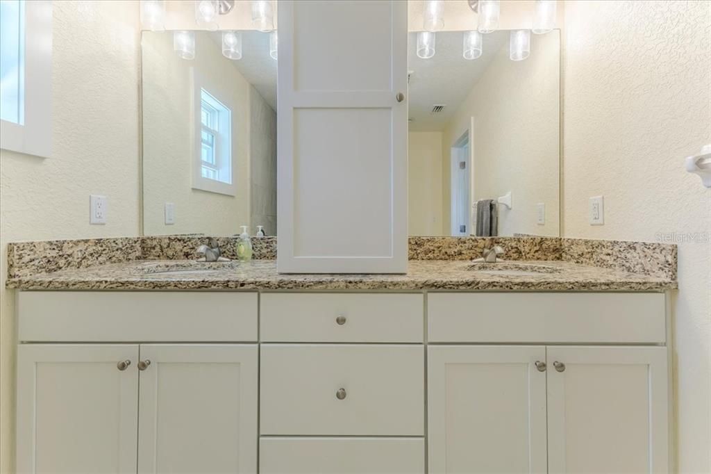 На продажу: $679,900 (4 спален, 3 ванн, 1728 Квадратных фут)