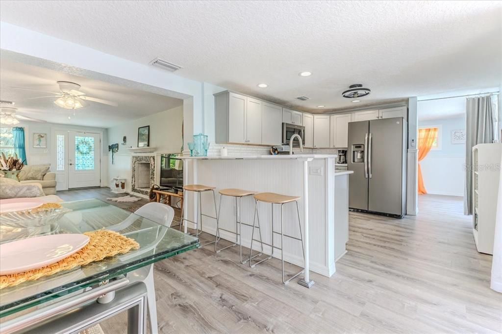 На продажу: $679,900 (4 спален, 3 ванн, 1728 Квадратных фут)