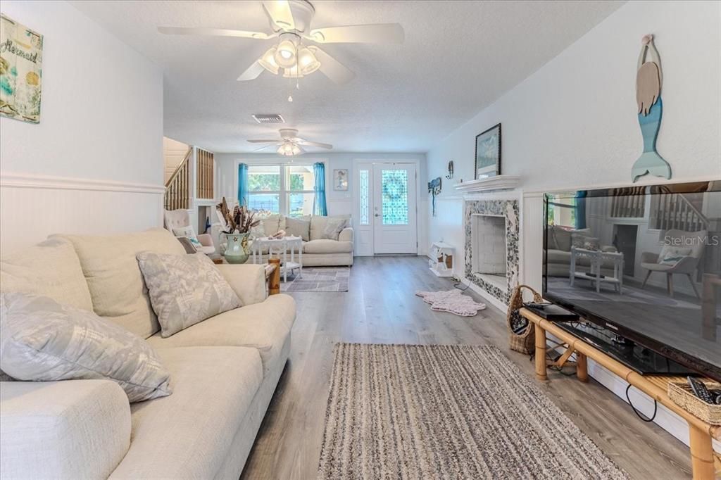 На продажу: $679,900 (4 спален, 3 ванн, 1728 Квадратных фут)