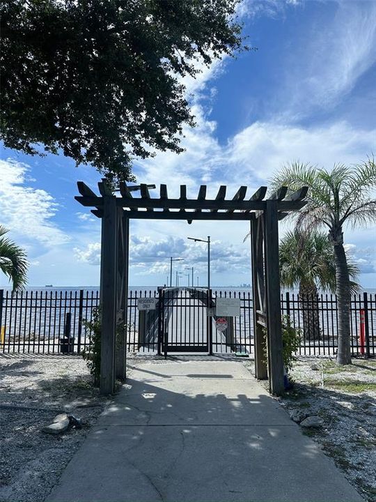 待售: $190,000 (1 贝兹, 1 浴室, 464 平方英尺)