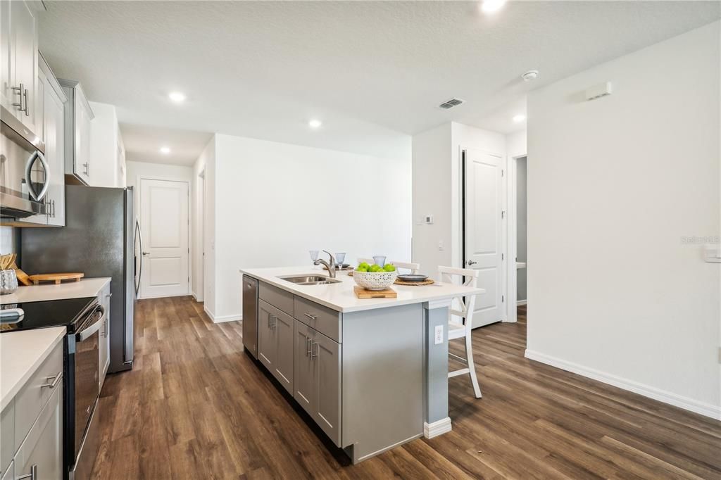 Active With Contract: $317,025 (2 beds, 2 baths, 1608 Square Feet)