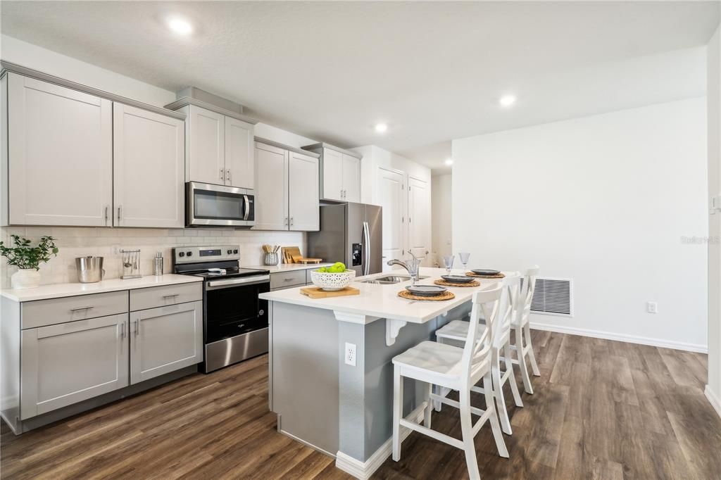 Active With Contract: $317,025 (2 beds, 2 baths, 1608 Square Feet)